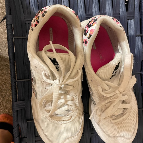 New Balance tennis shoes - Picture 3 of 3